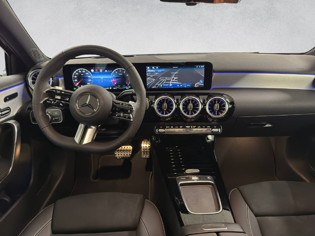 MERCEDES-BENZ A 200 AMG Line Night Star-image-13
