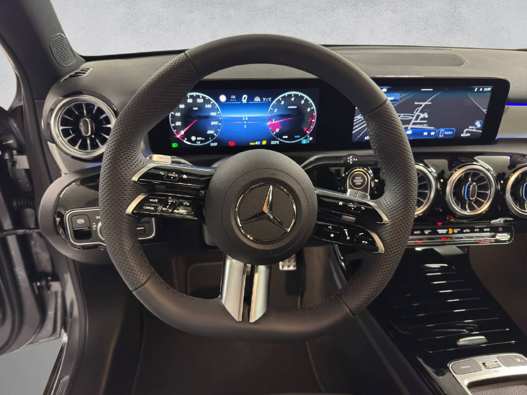 MERCEDES-BENZ A 200 AMG Line Night Star-image-11