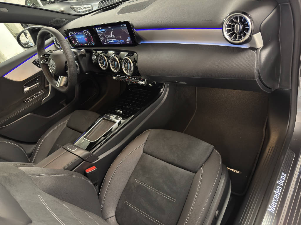 MERCEDES-BENZ A 200 AMG Line Night Star-image-10