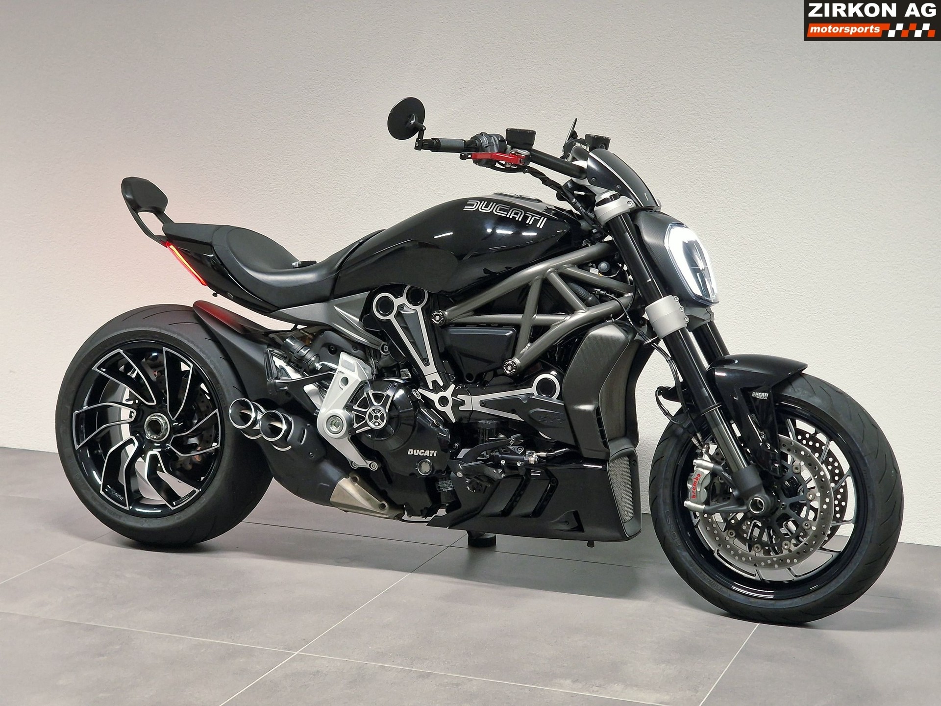 DUCATI XDiavel 1260 S-showroom-element-1