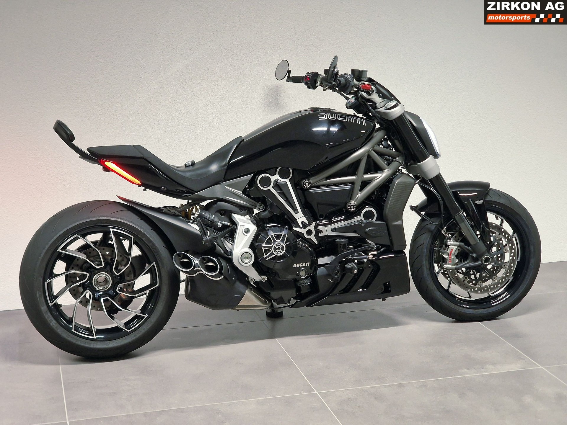 DUCATI XDiavel 1260 S-showroom-element-3