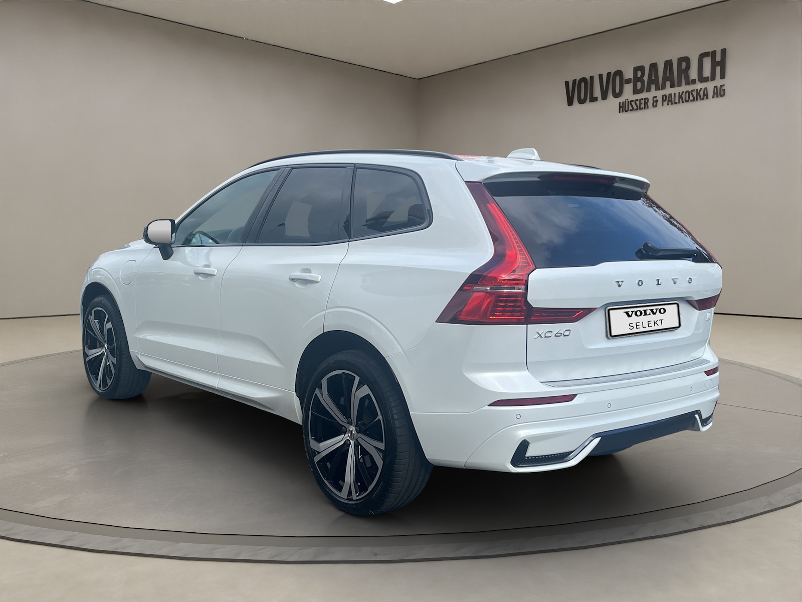 VOLVO XC60 2.0 T8 TE R-Design eAWD-image-2