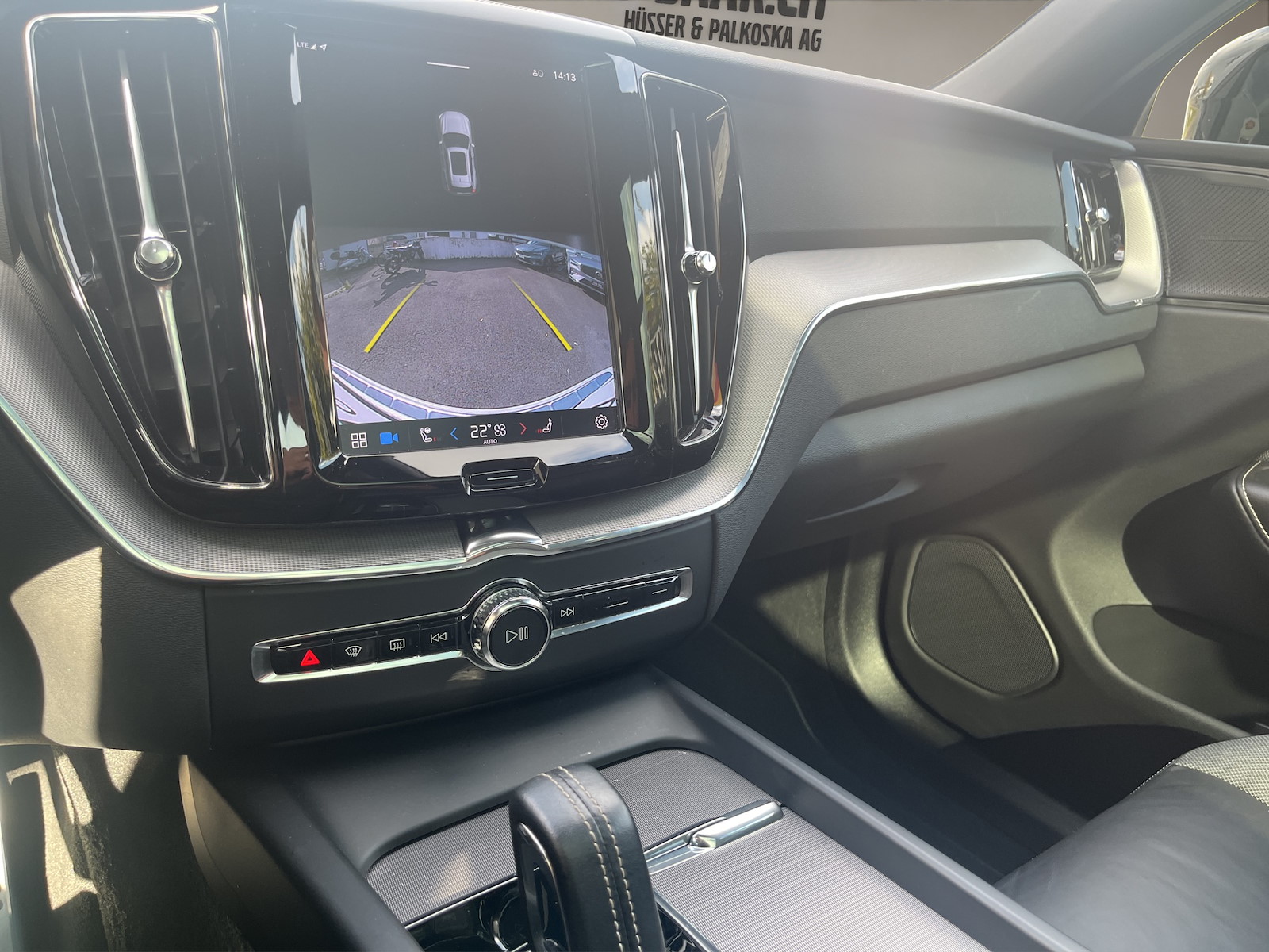 VOLVO XC60 2.0 T8 TE R-Design eAWD-image-15