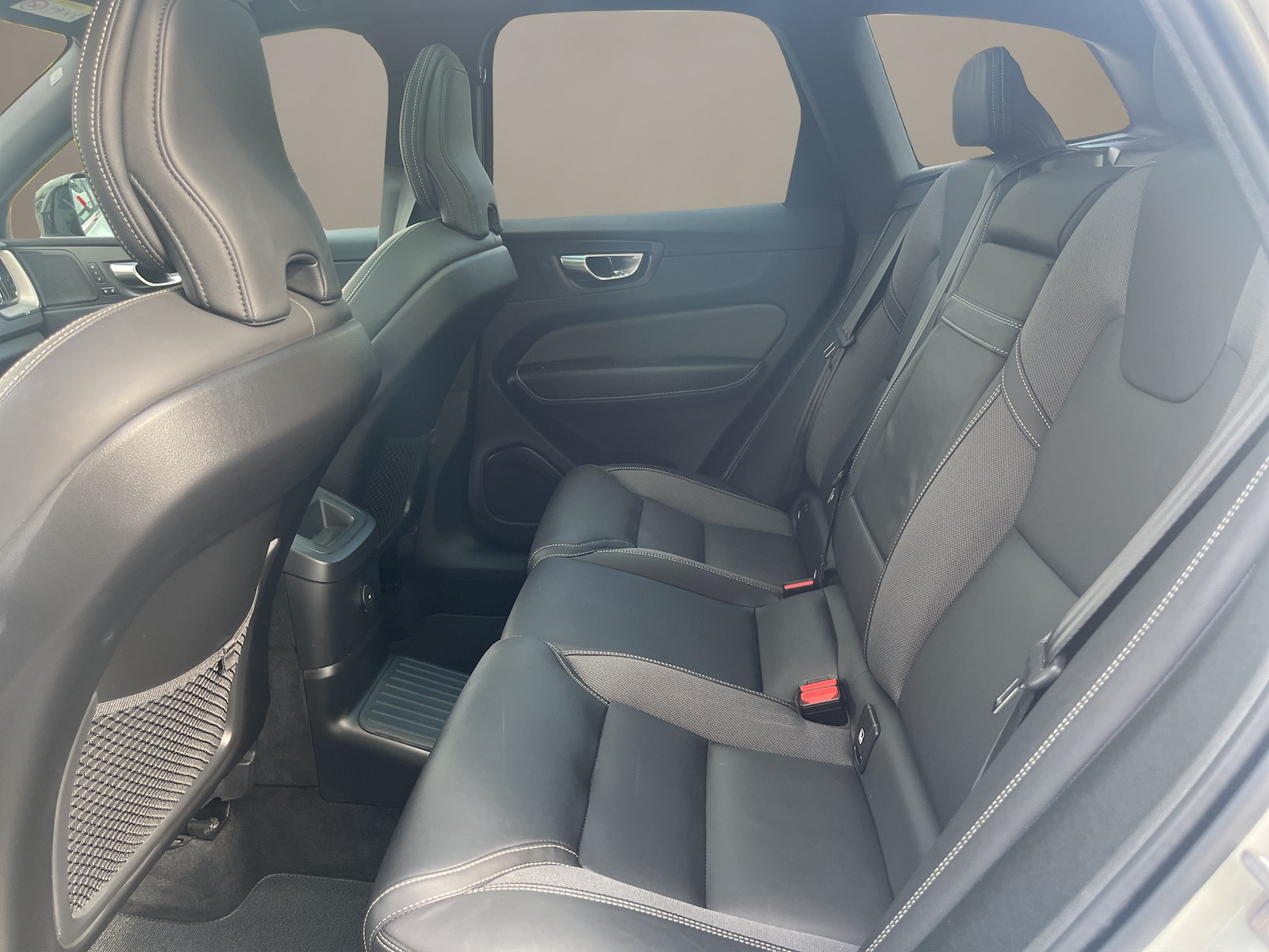 VOLVO XC60 2.0 T8 TE R-Design eAWD-image-9