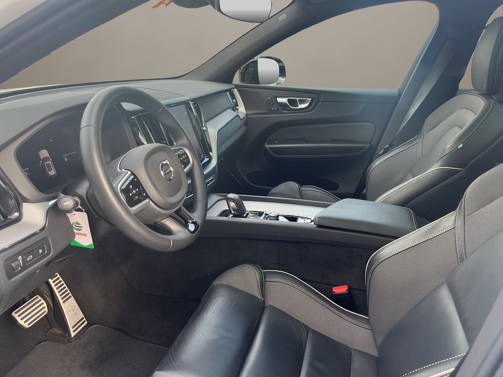 VOLVO XC60 2.0 T8 TE R-Design eAWD-image-8