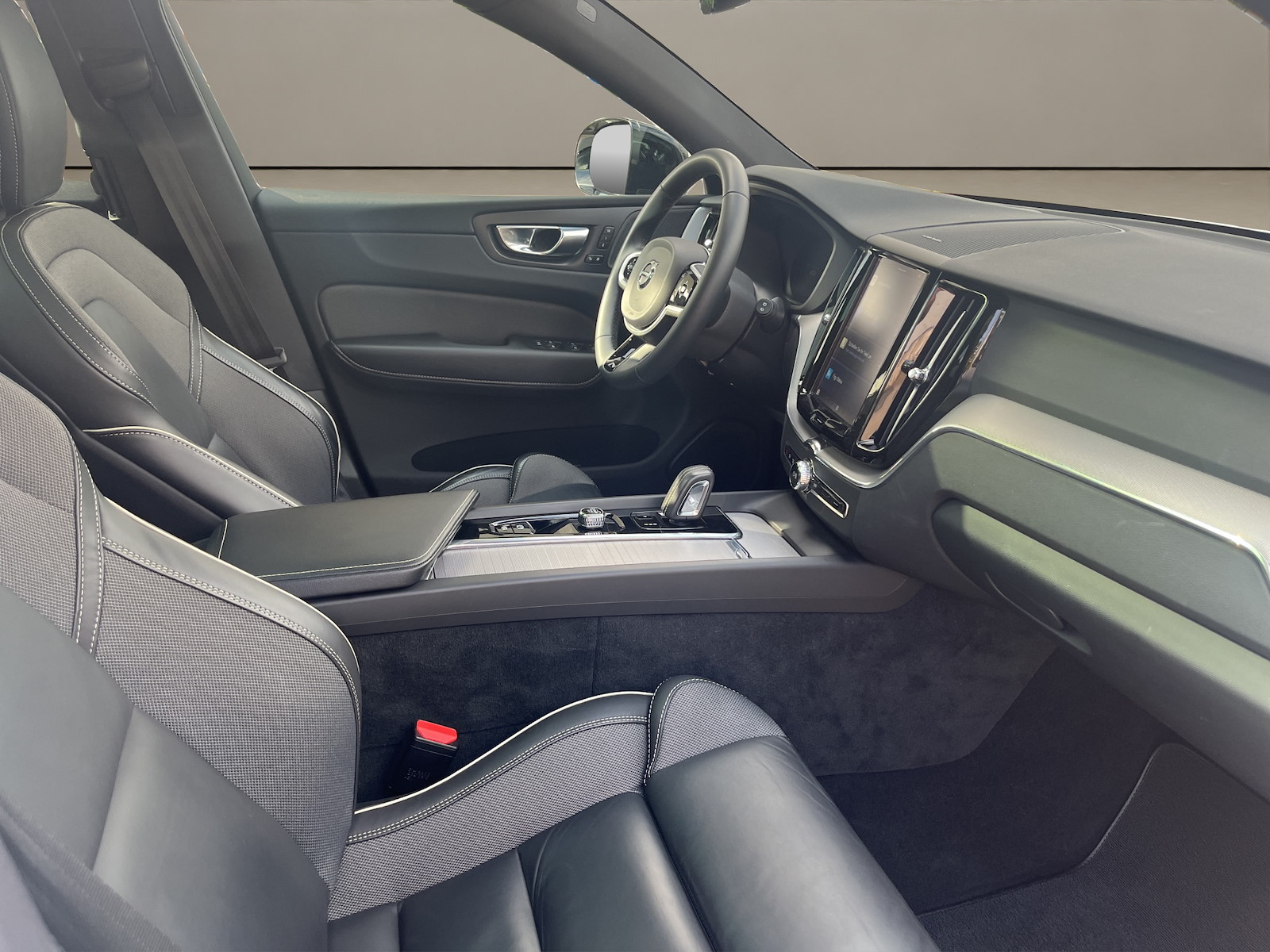 VOLVO XC60 2.0 T8 TE R-Design eAWD-image-10