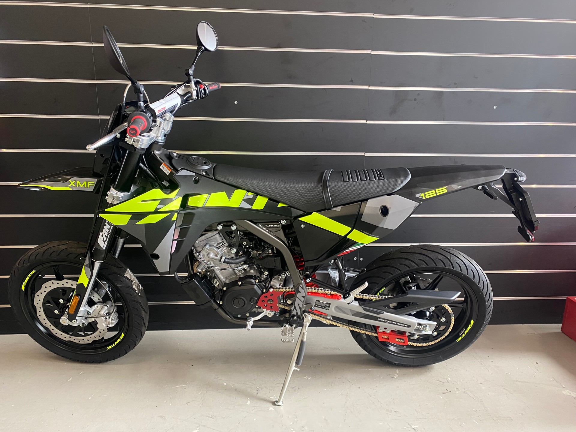 FANTIC XMF 125 Performance-showroom-element-3