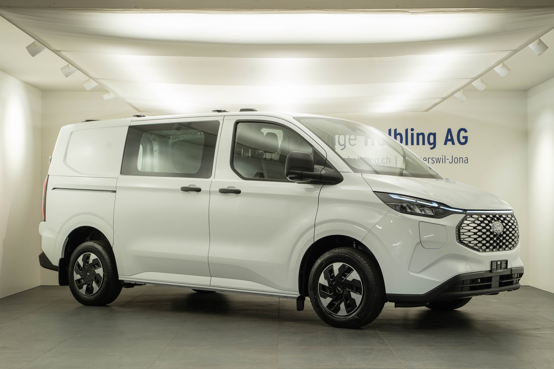 FORD E-Transit C Van 320 L1 Trend-image-0