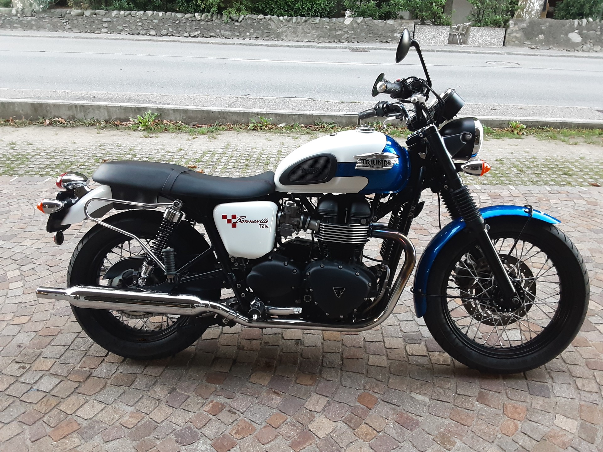 TRIUMPH Bonneville 900 i T 214