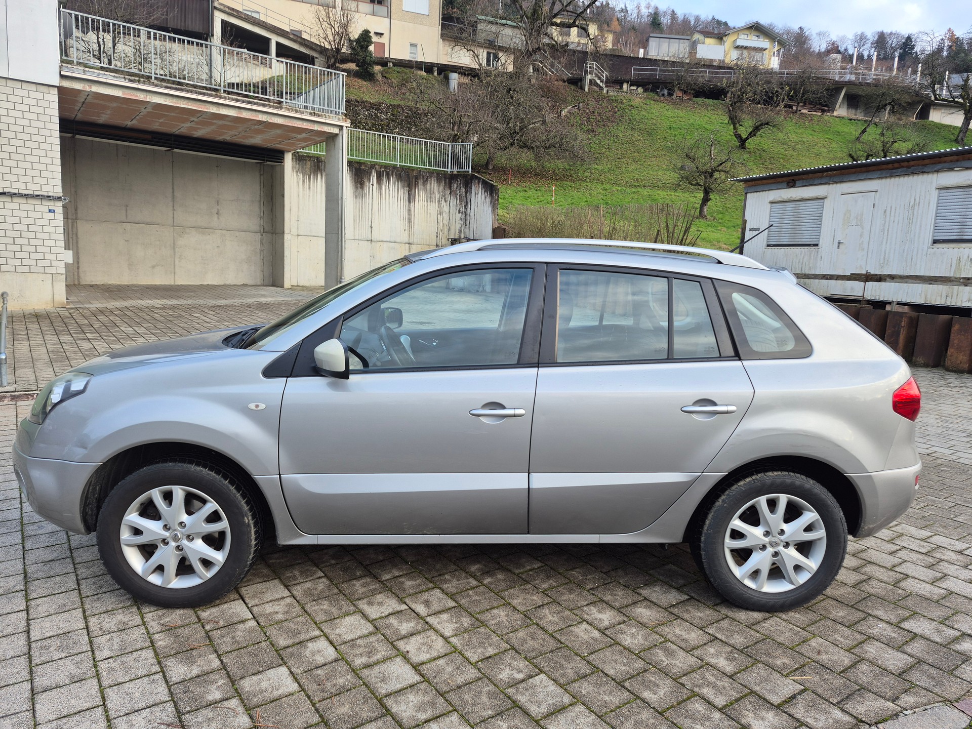 RENAULT Koleos 2.5 Dynamique Luxe 4x4-image-3