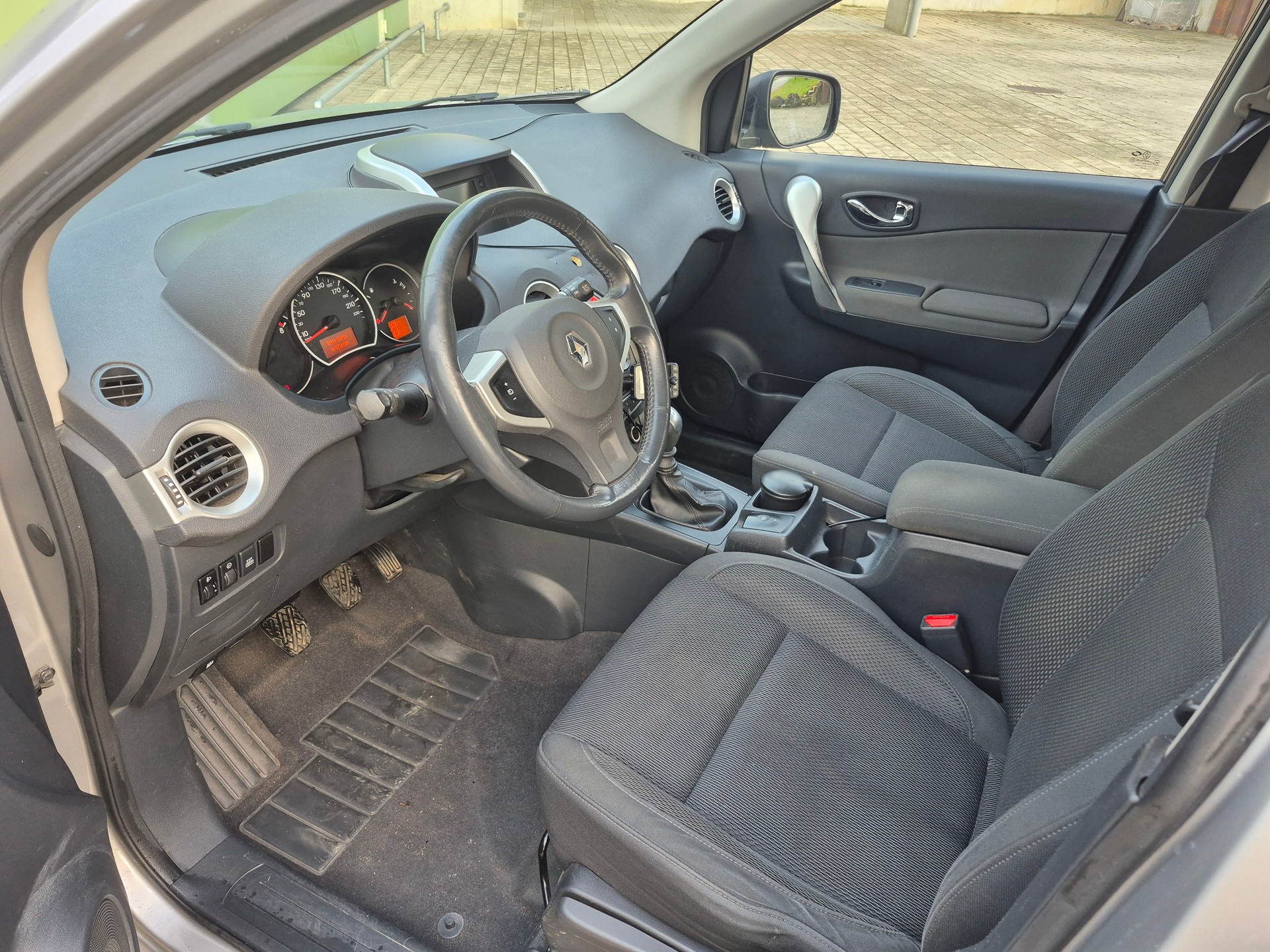 RENAULT Koleos 2.5 Dynamique Luxe 4x4-image-7