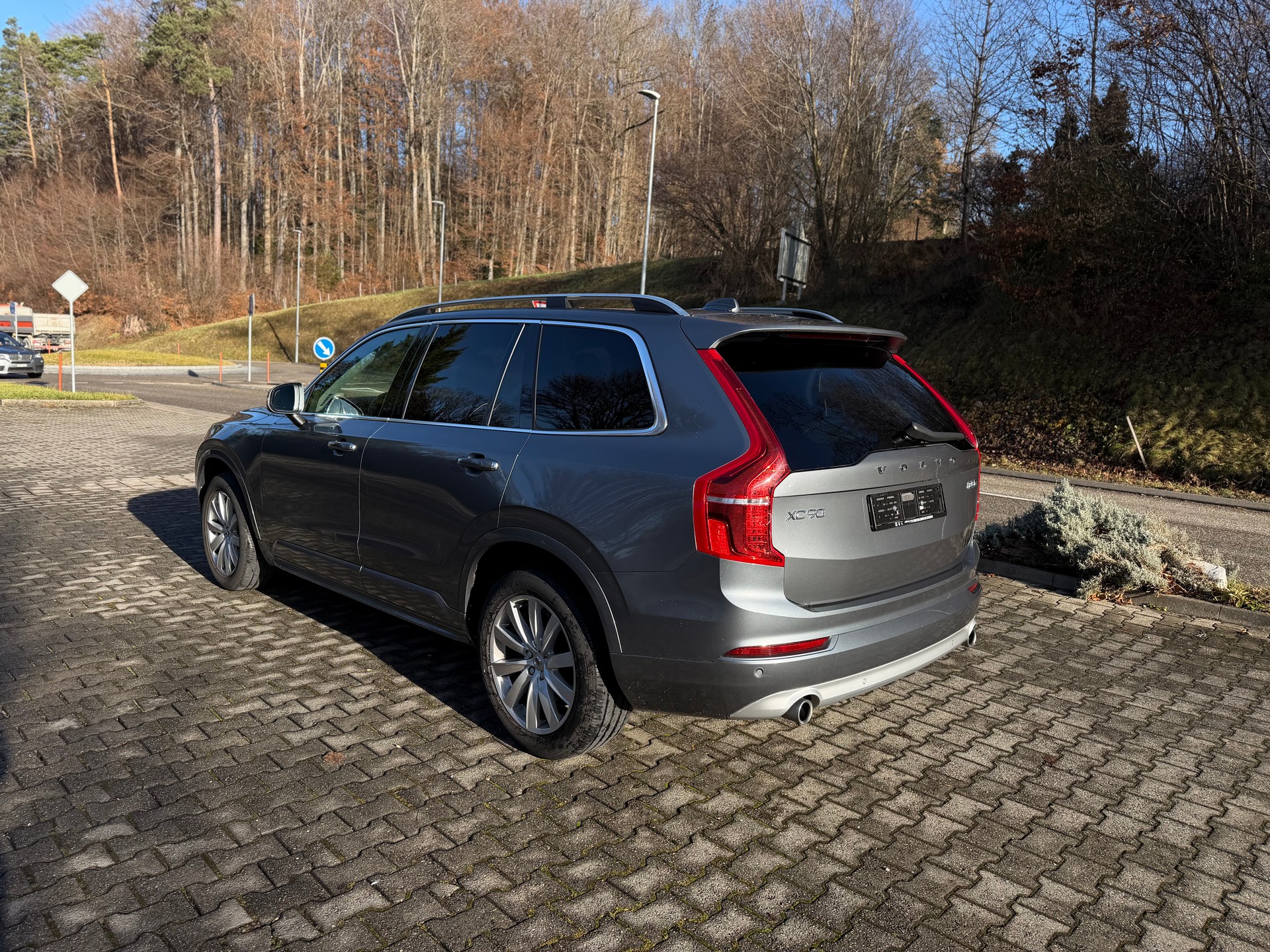 VOLVO XC90 D5 AWD Momentum Geartronic-image-5