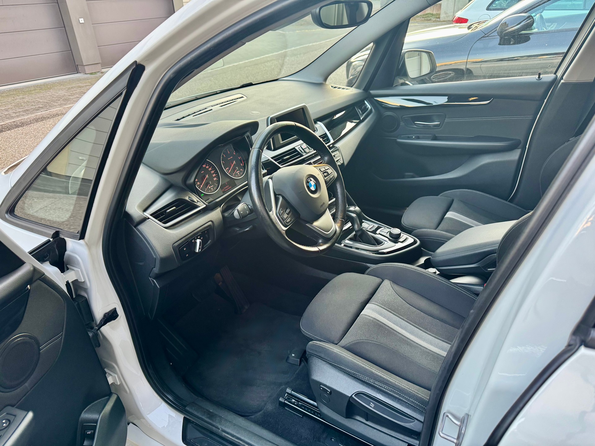BMW 218d Gran Tourer Steptronic *ab Service*-image-5