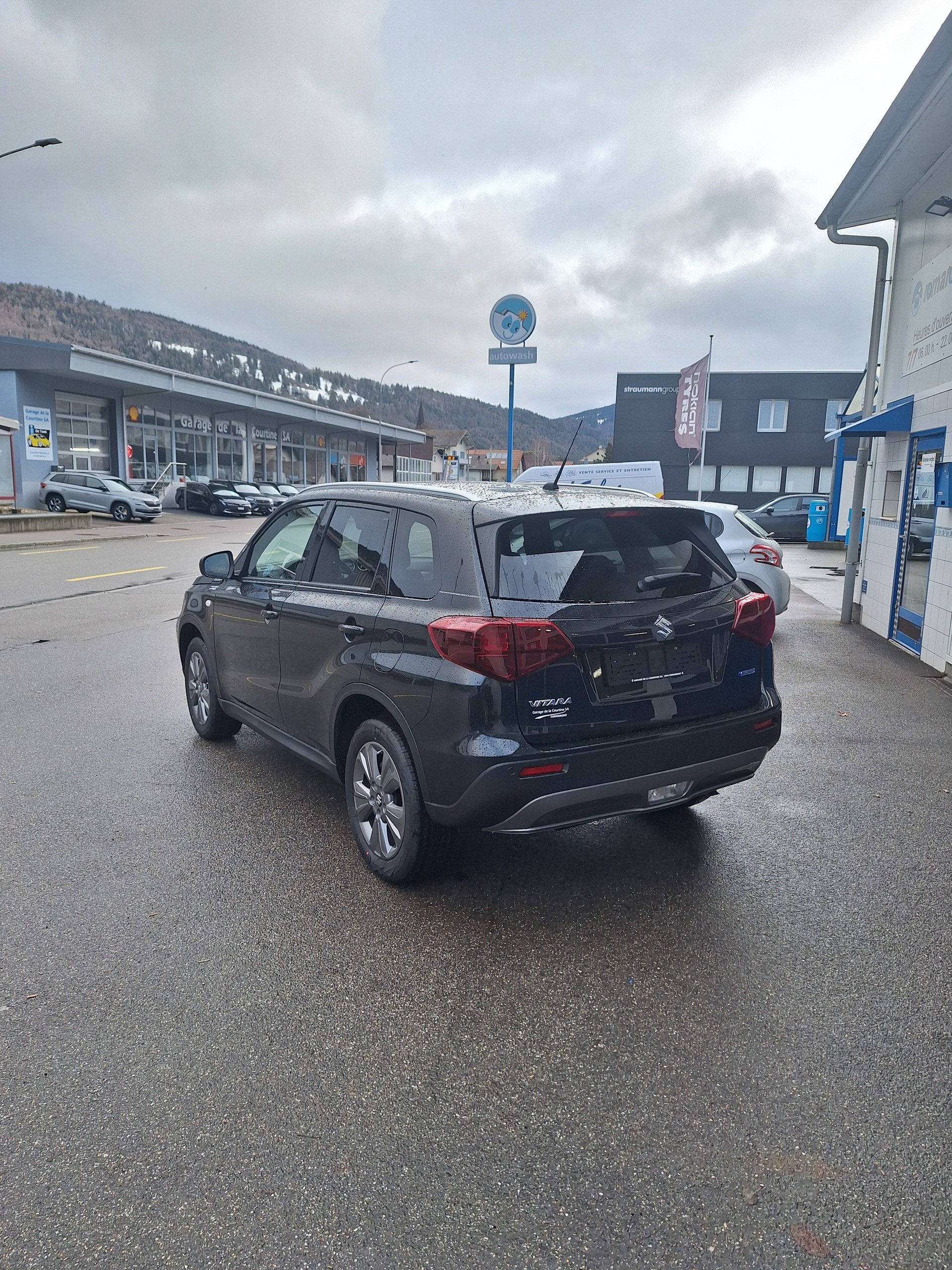 SUZUKI Vitara 1.4 Boosterjet Compact + 4x4 Hybrid Automatic-image-3
