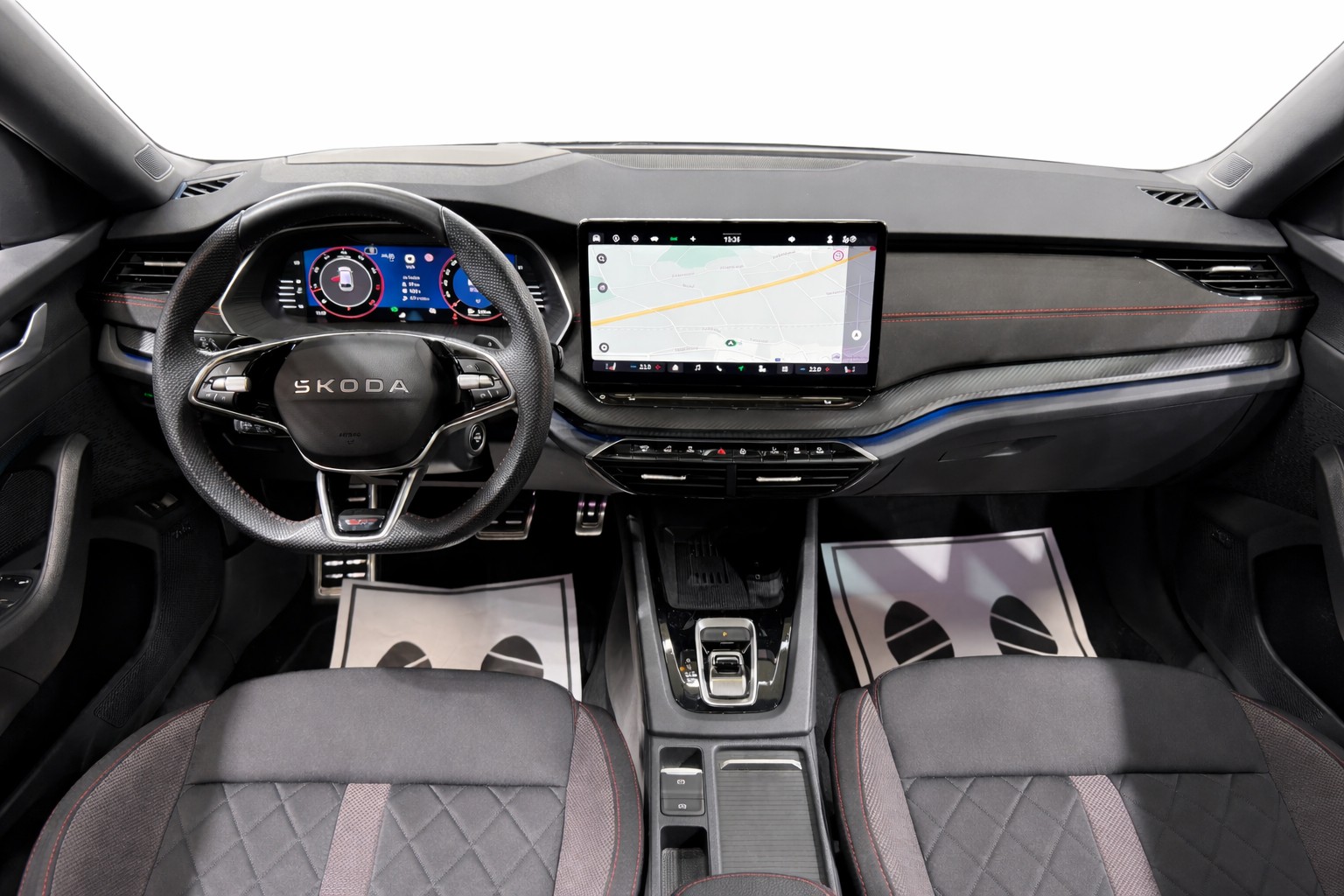 SKODA Octavia Combi 2.0 TSI DSG RS * Facelift * Panorama-Glasdach * Anhängerkupplung *-image-7