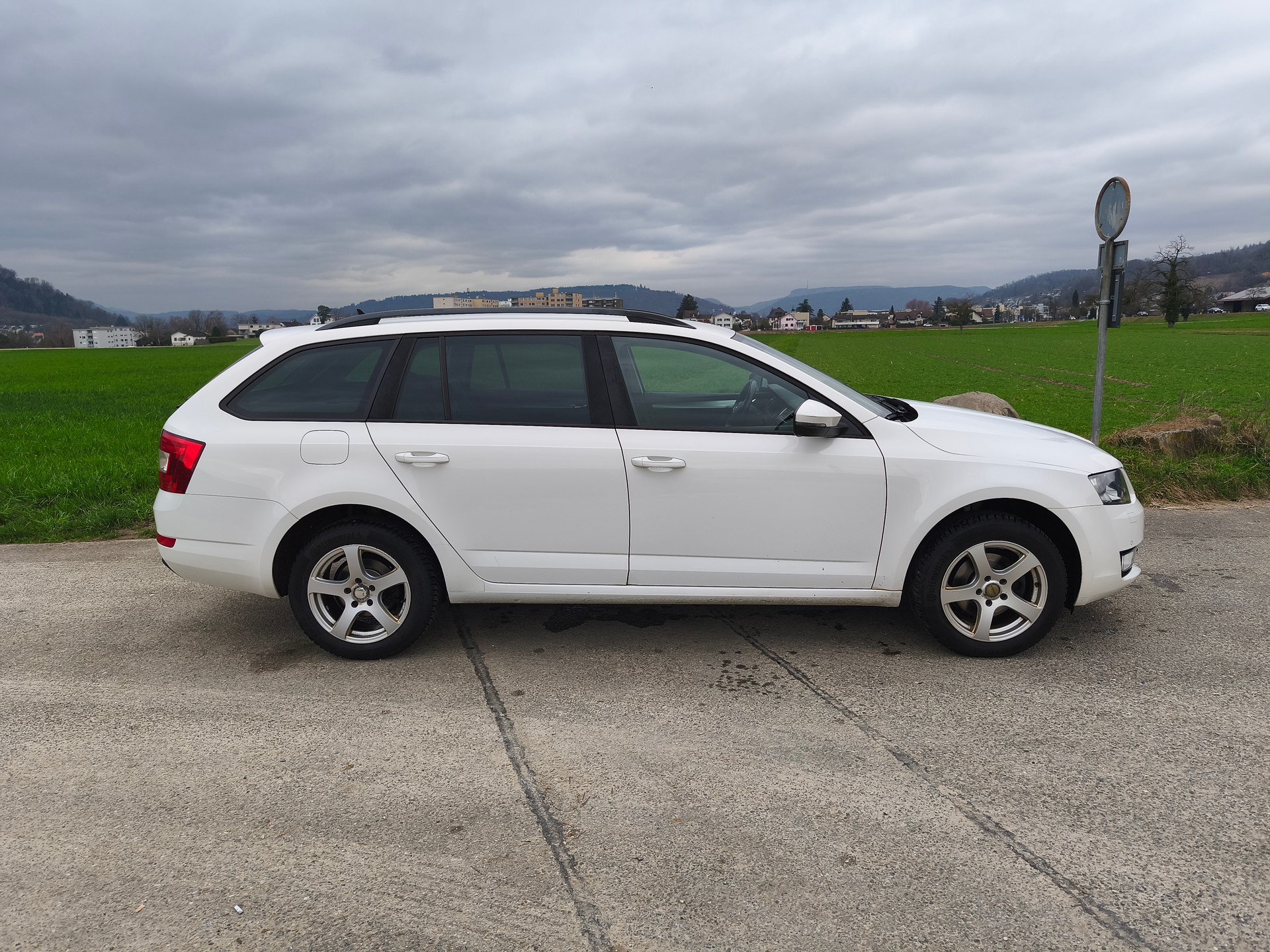 SKODA Octavia Combi 2.0 TDI Elegance 4x4-image-5