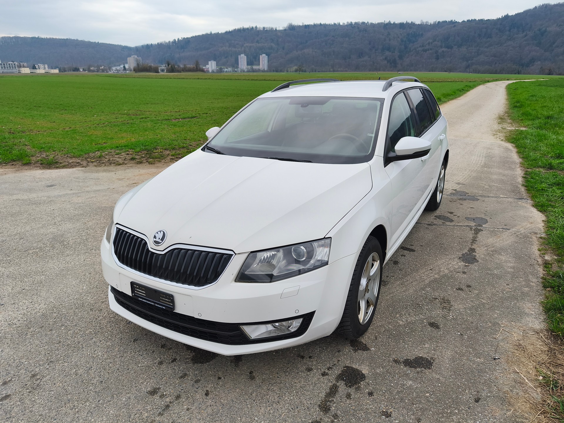 SKODA Octavia Combi 2.0 TDI Elegance 4x4-image-0