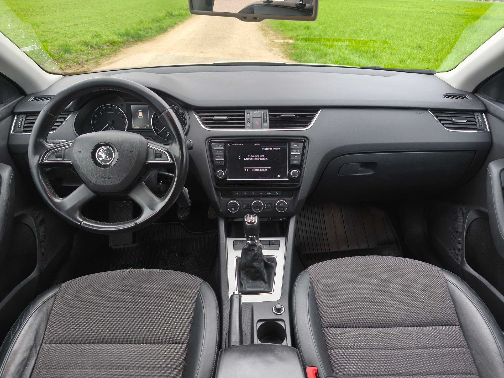 SKODA Octavia Combi 2.0 TDI Elegance 4x4-image-9