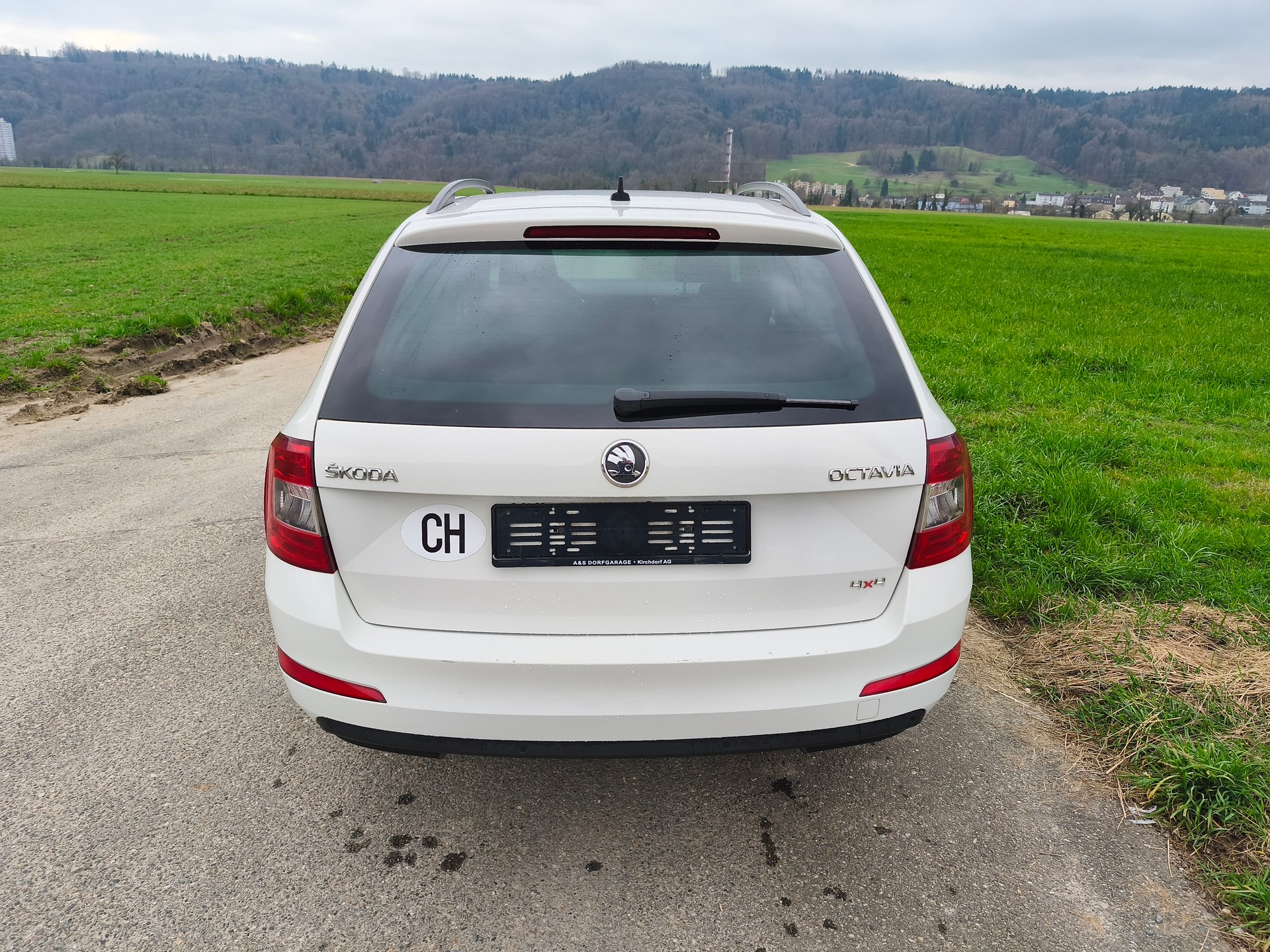 SKODA Octavia Combi 2.0 TDI Elegance 4x4-image-3