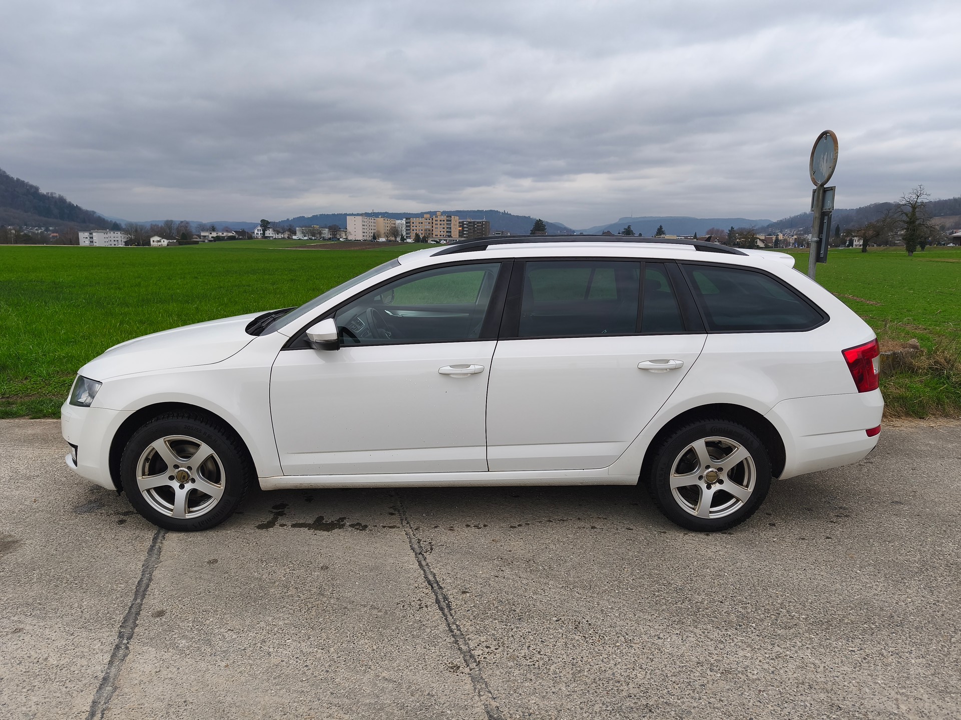 SKODA Octavia Combi 2.0 TDI Elegance 4x4-image-1