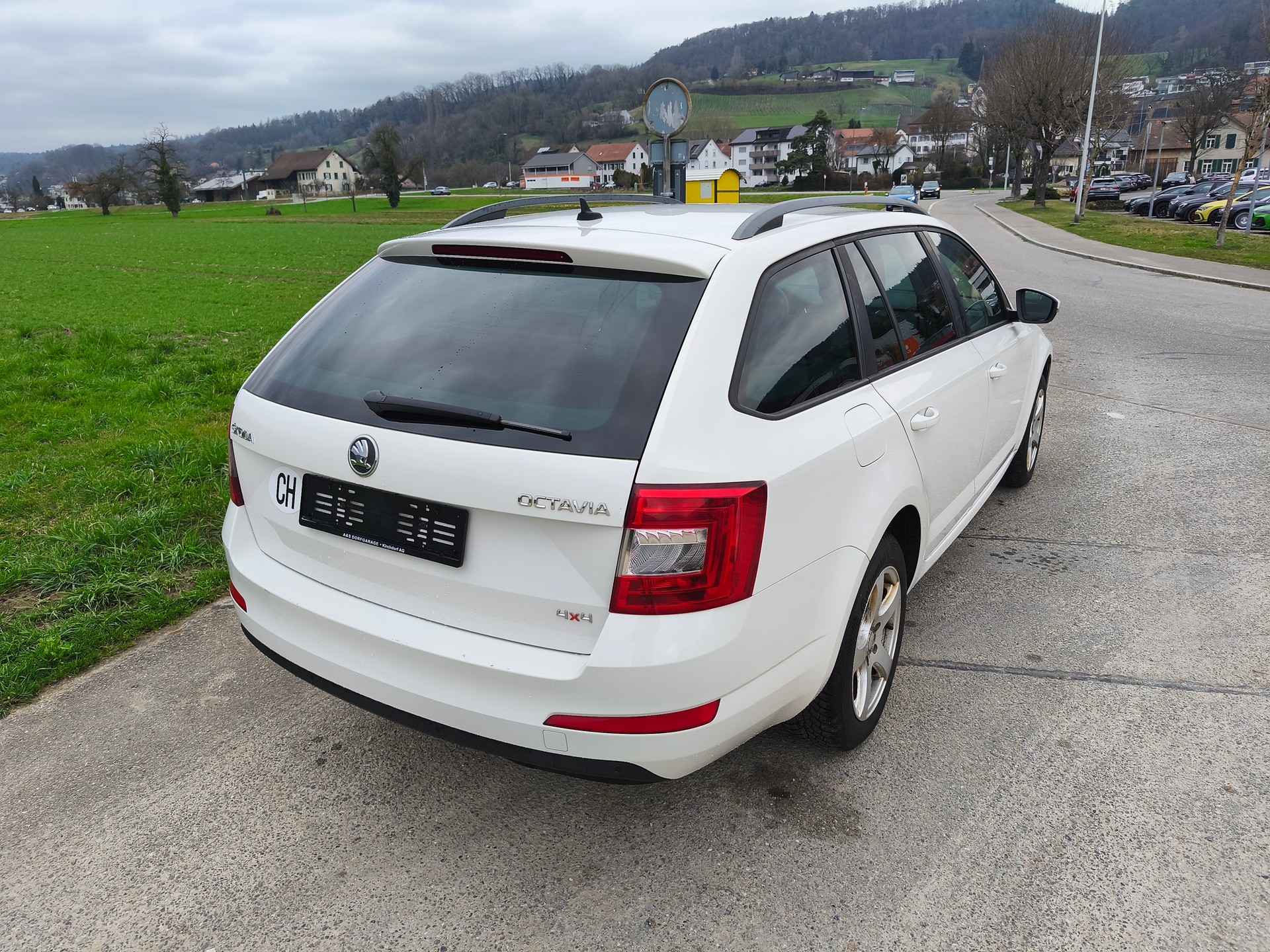 SKODA Octavia Combi 2.0 TDI Elegance 4x4-image-4