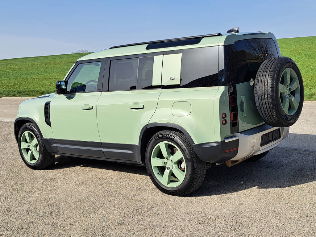 LAND ROVER Defender 110 2.0 P400e 75th Edition-image-2