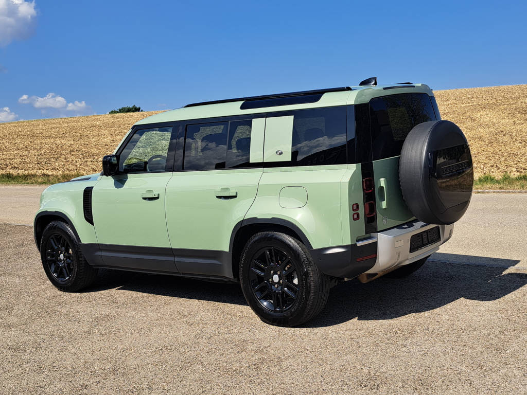 LAND ROVER Defender 110 2.0 P400e 75th Edition-showroom-element-2