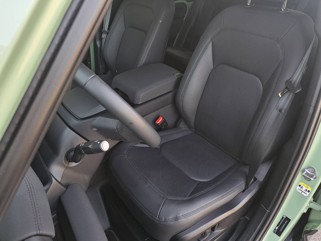 LAND ROVER Defender 110 2.0 P400e 75th Edition-image-5