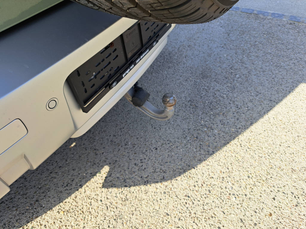 LAND ROVER Defender 110 2.0 P400e 75th Edition-image-10
