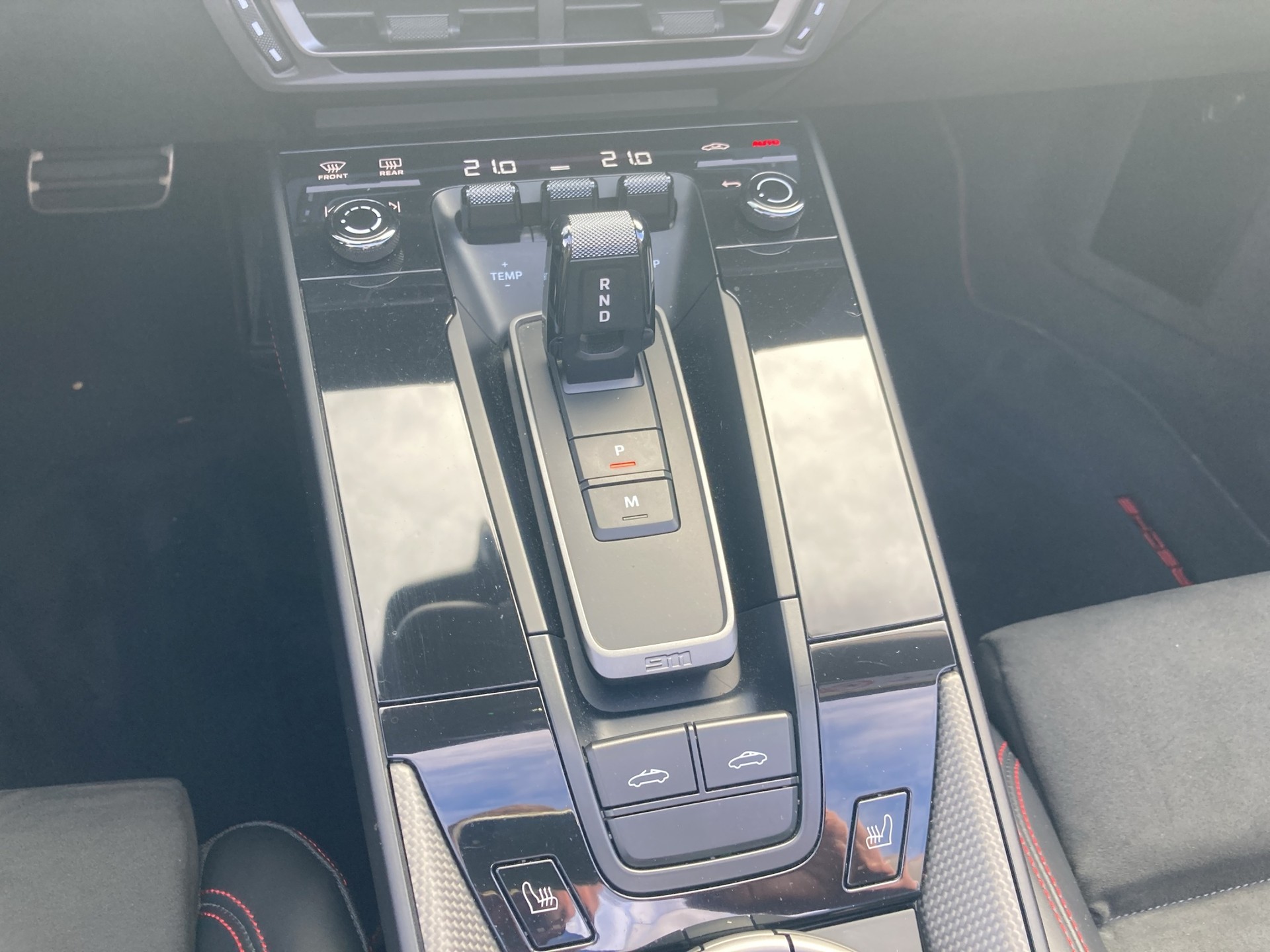 PORSCHE 911 Targa 4 GTS-image-14