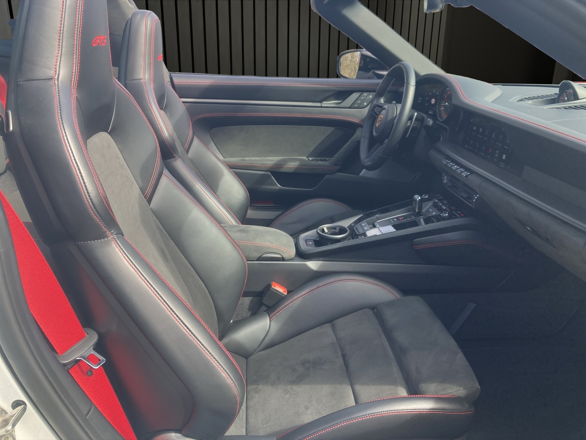 PORSCHE 911 Targa 4 GTS-image-15