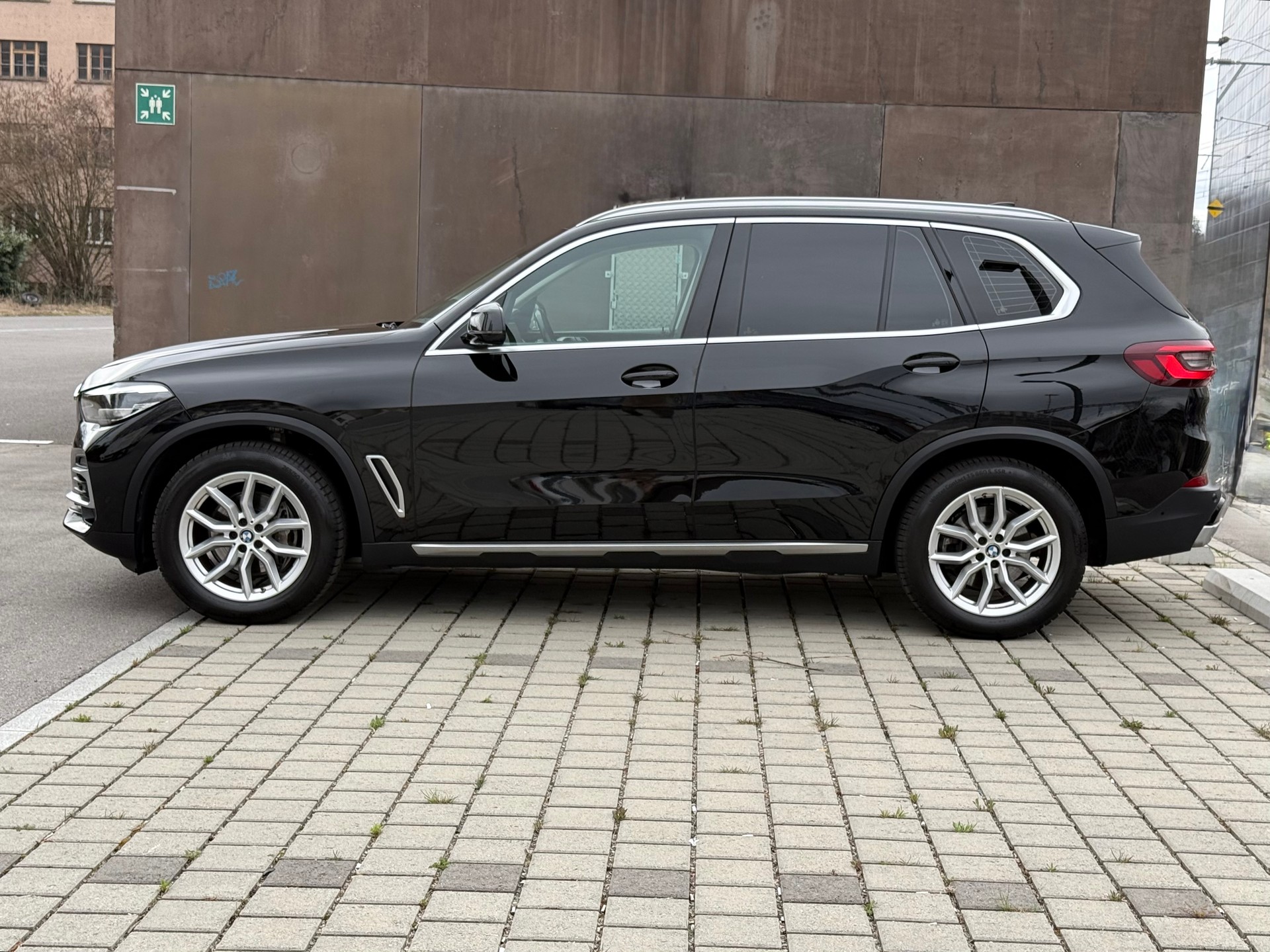 BMW X5 xDrive 48V 30d xLine Steptronic-image-1