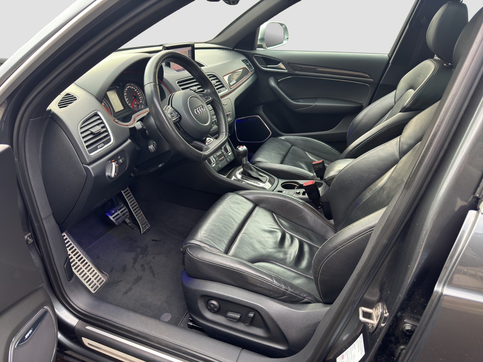 AUDI RS Q3 2.5 TFSI quattro S-tronic-image-8