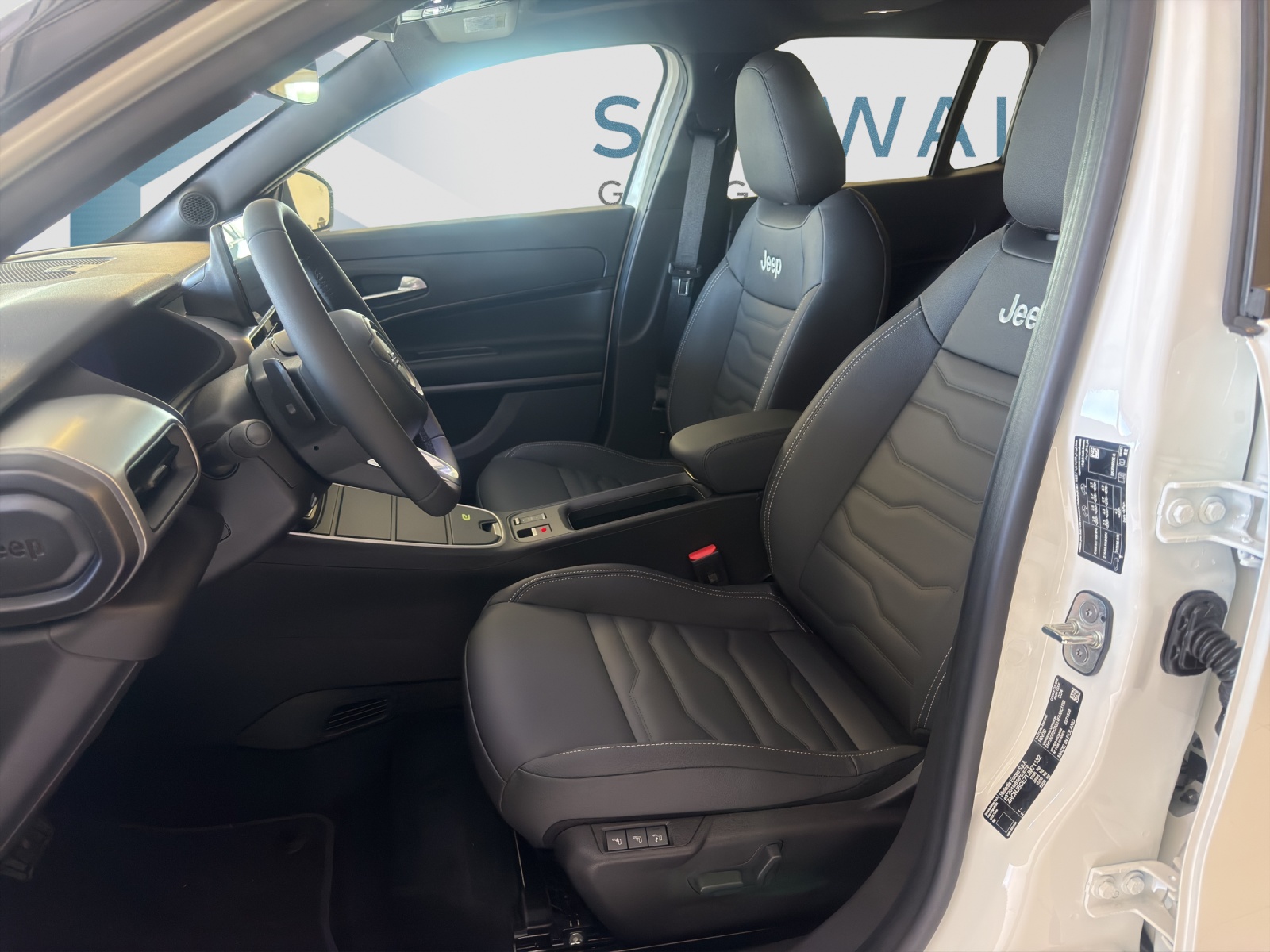 JEEP AVENGER 1.2 MHEV Overland 4-image-8