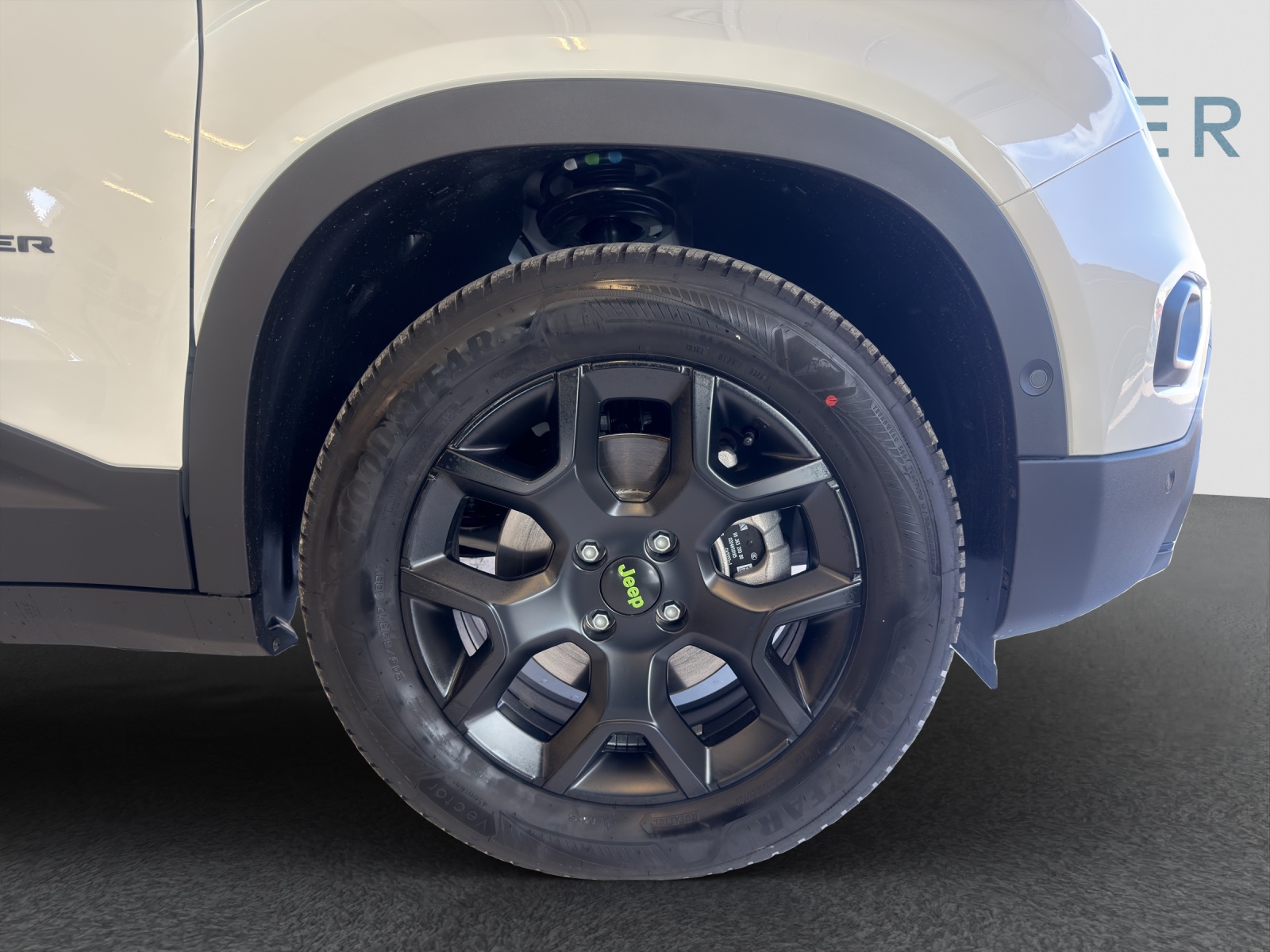 JEEP AVENGER 1.2 MHEV Overland 4-image-13