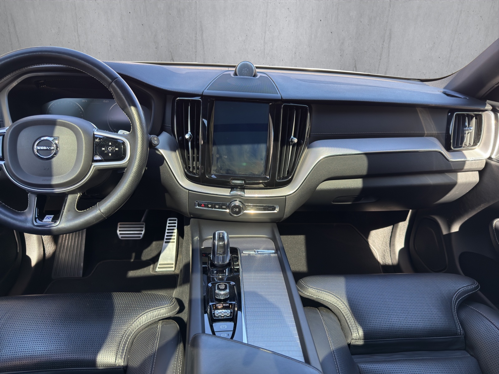 VOLVO XC60 T8 eAWD R-Design Geartronic-image-9