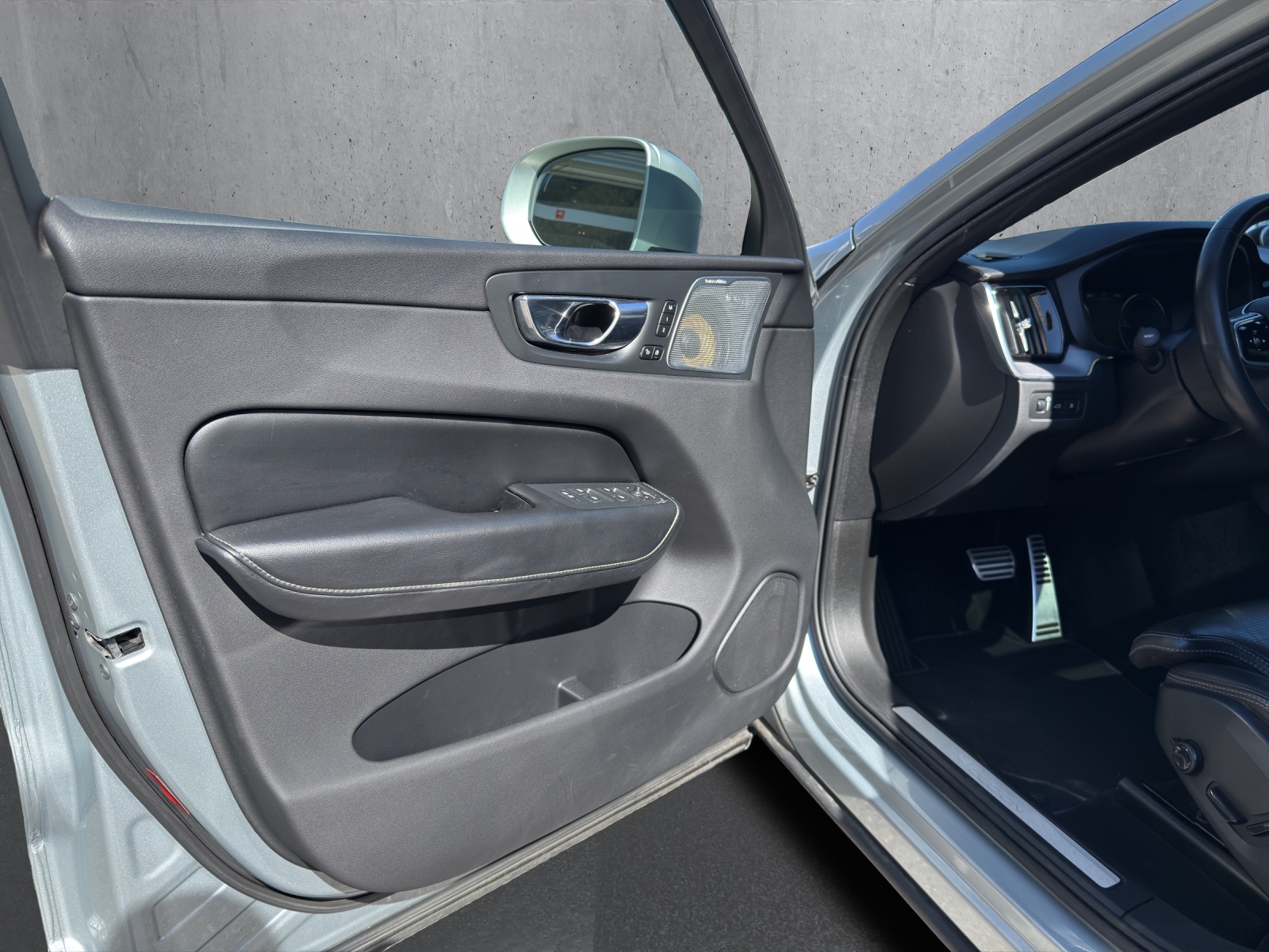 VOLVO XC60 T8 eAWD R-Design Geartronic-image-11