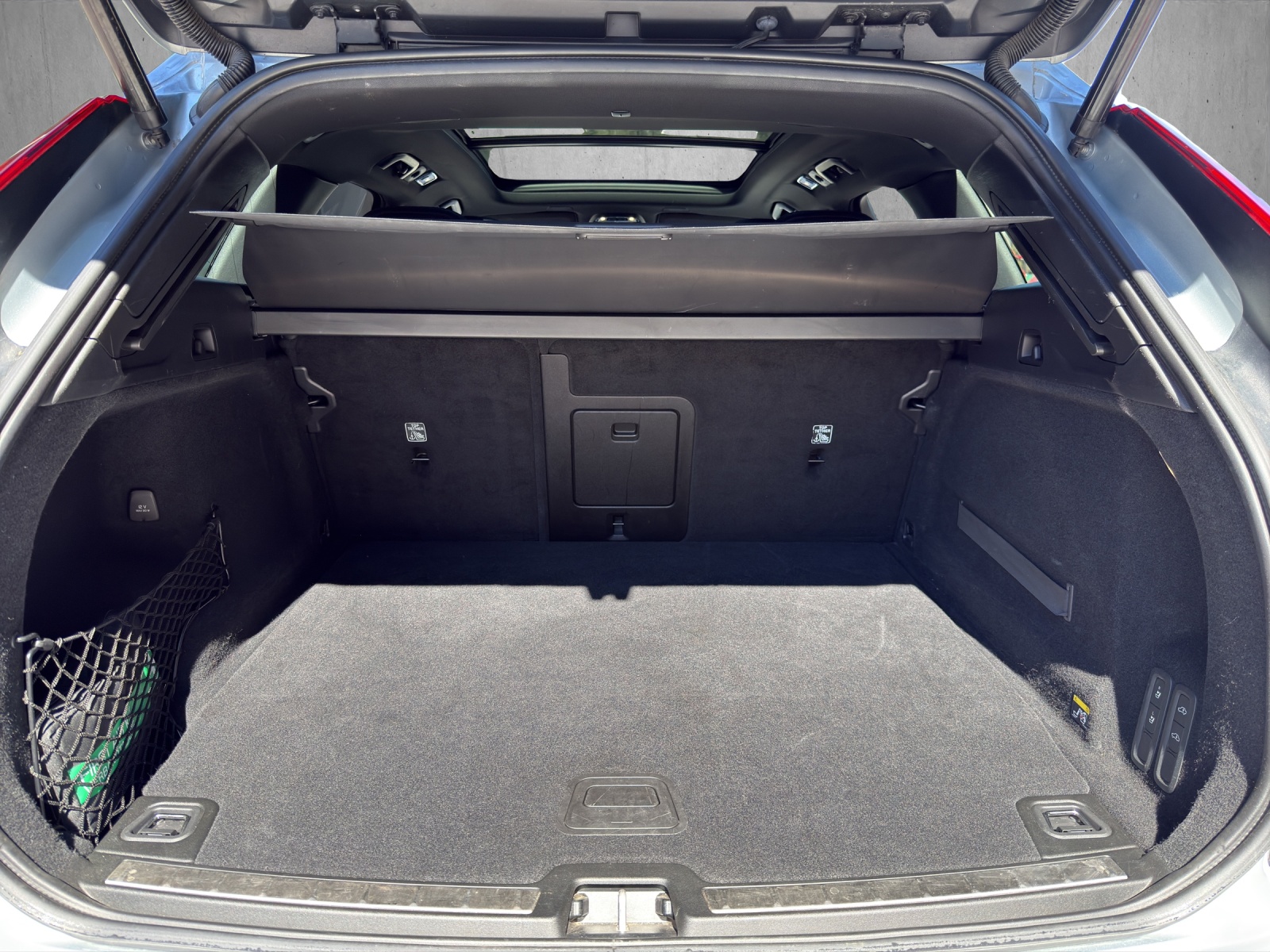 VOLVO XC60 T8 eAWD R-Design Geartronic-image-14
