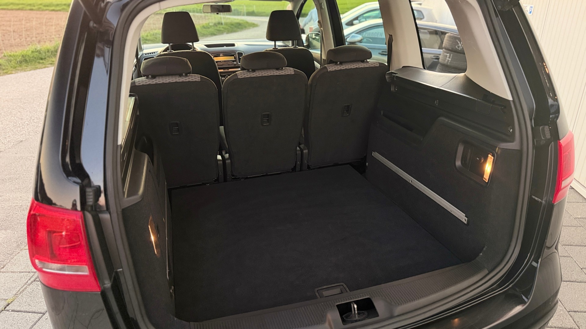 VW Sharan 2.0 TDI BlueMotion Technology Trendline DSG-image-9