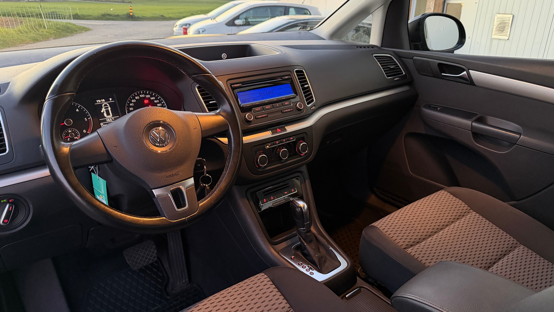 VW Sharan 2.0 TDI BlueMotion Technology Trendline DSG-image-12