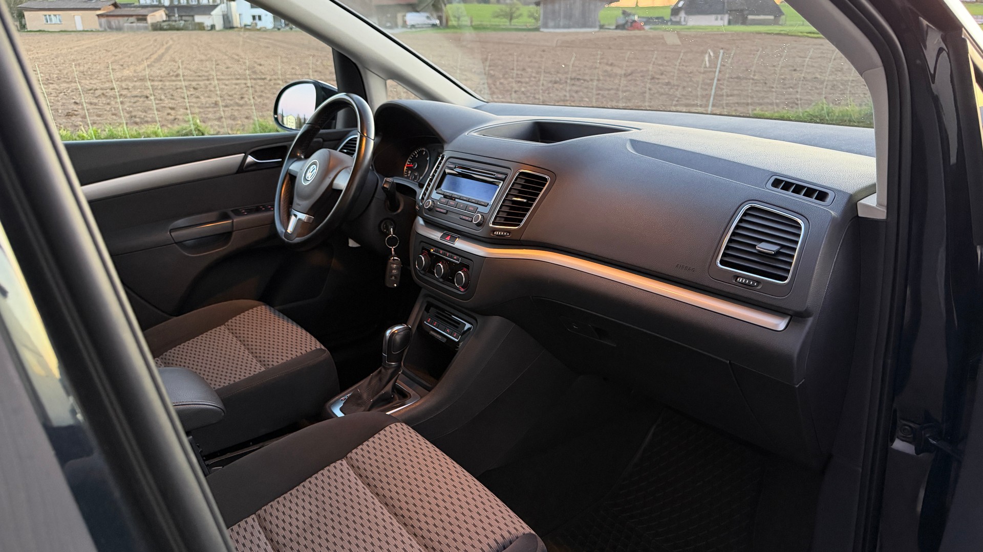 VW Sharan 2.0 TDI BlueMotion Technology Trendline DSG-image-15