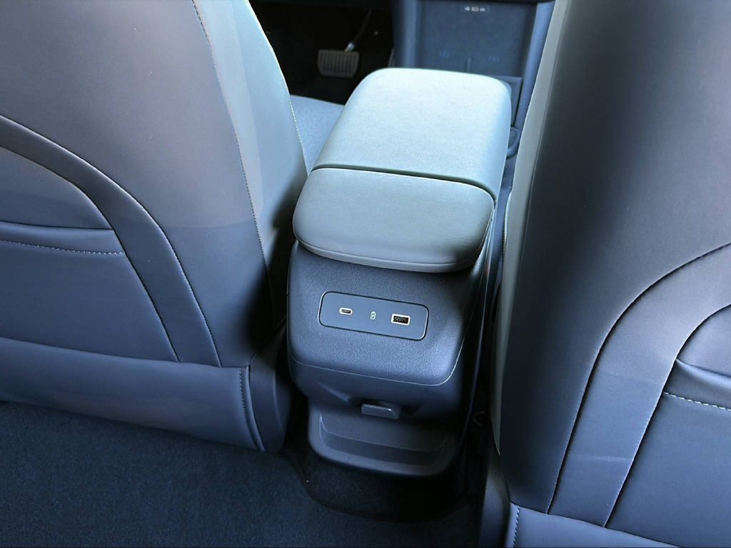LYNK & CO 02-image-19