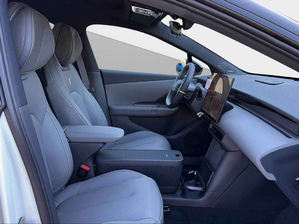 LYNK & CO 02-image-16