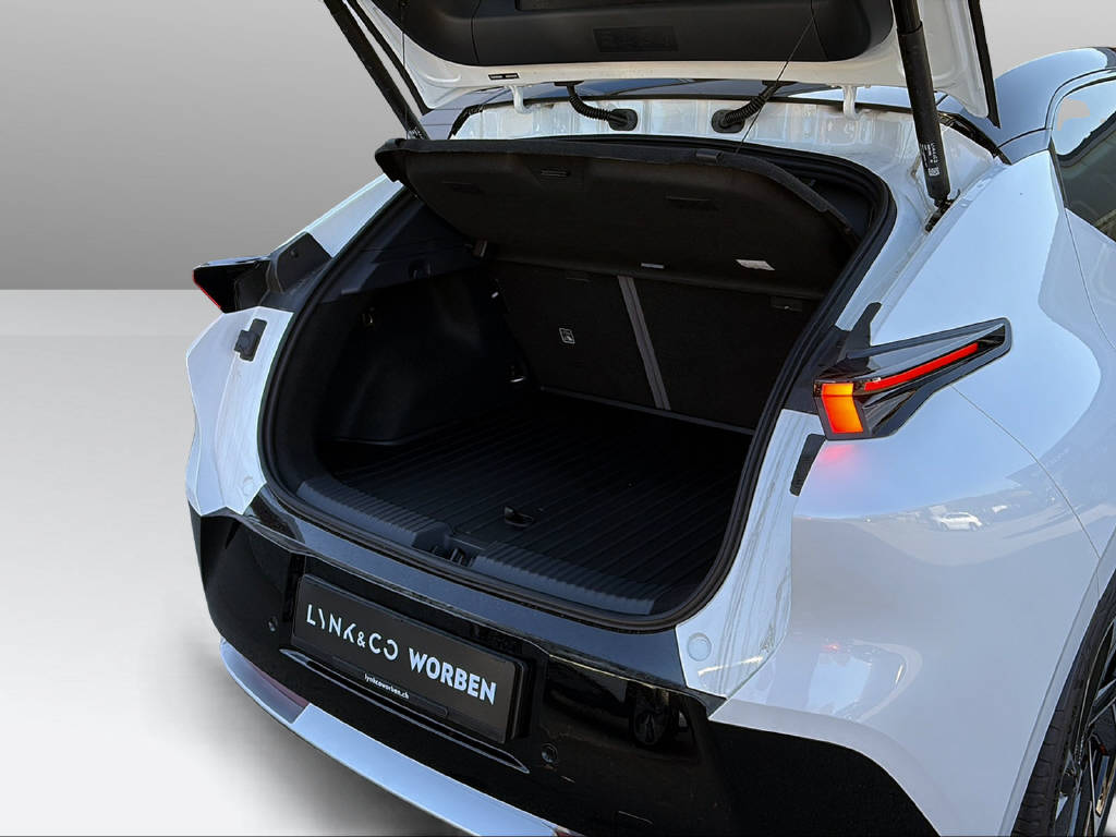 LYNK & CO 02-image-24