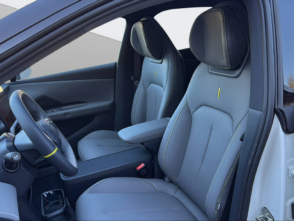 LYNK & CO 02-image-6