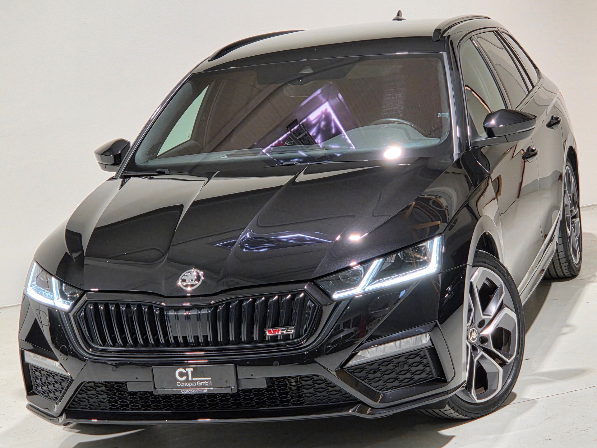 SKODA Octavia Combi 2.0 TSI DSG RS-image-0