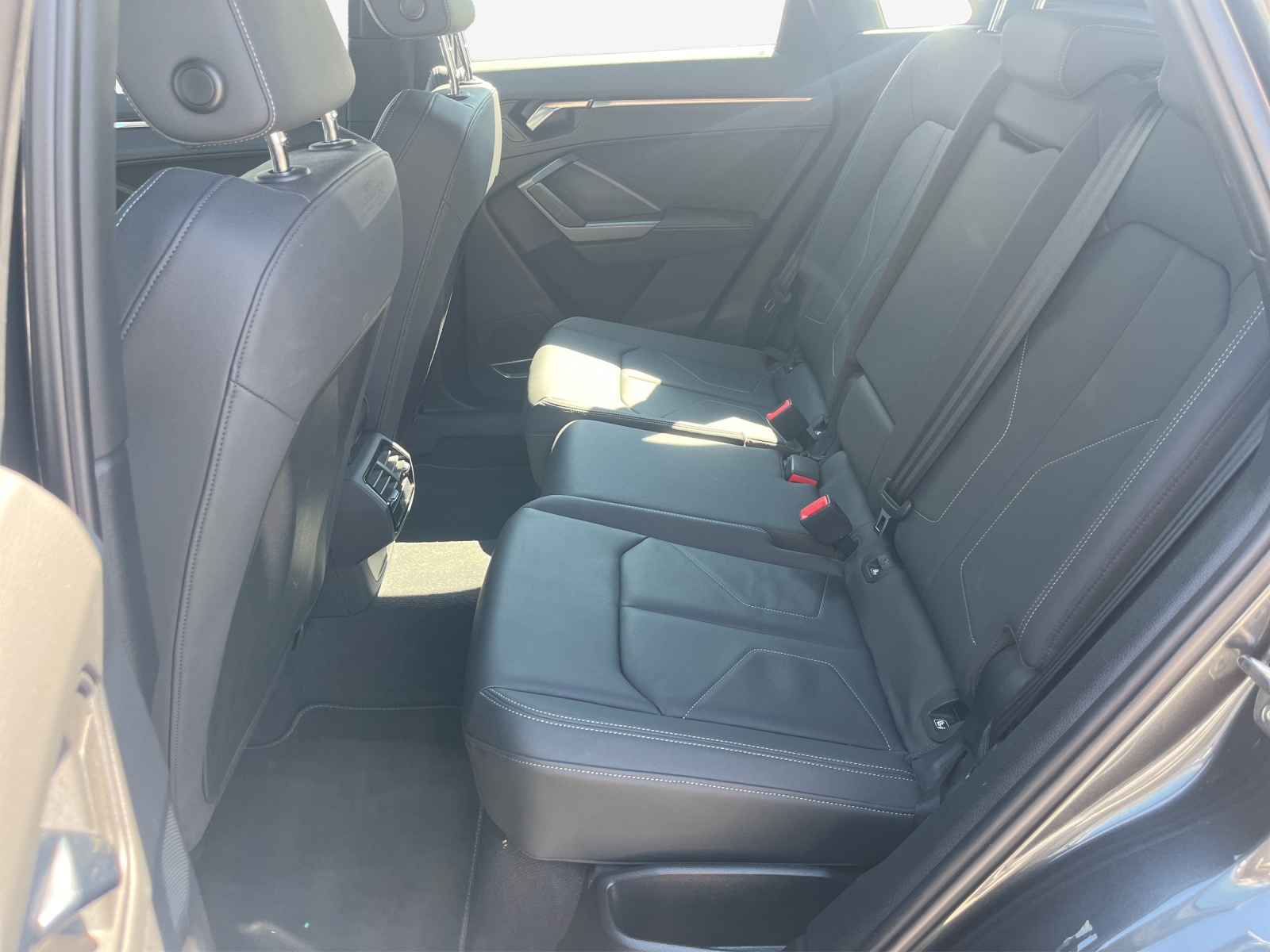 AUDI Q3 35 TDI S line Attraction quattro S-tronic-image-11
