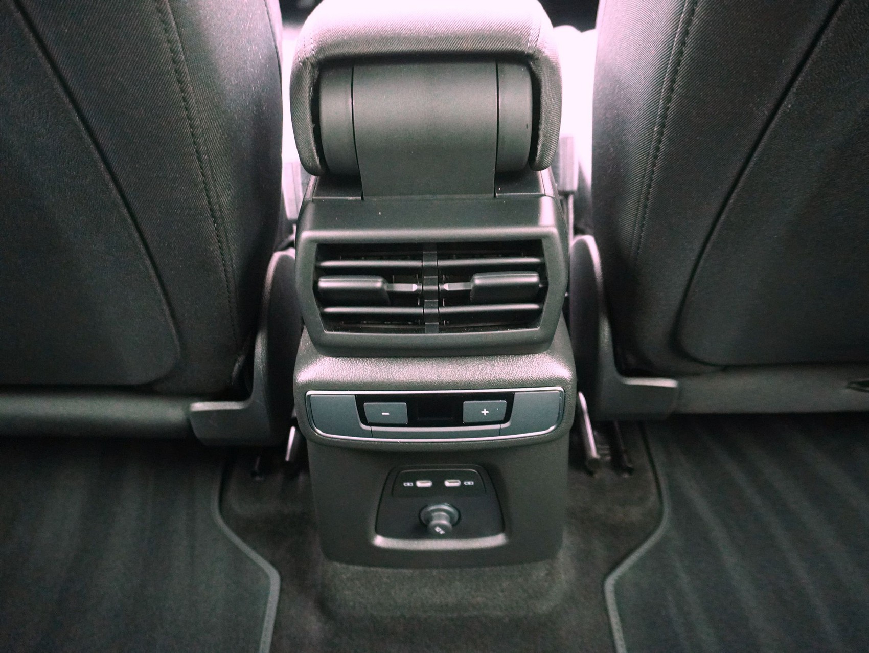 AUDI Q4 e-tron 55 quattro **Audi Werksgarantie bis 07/2030**-image-11