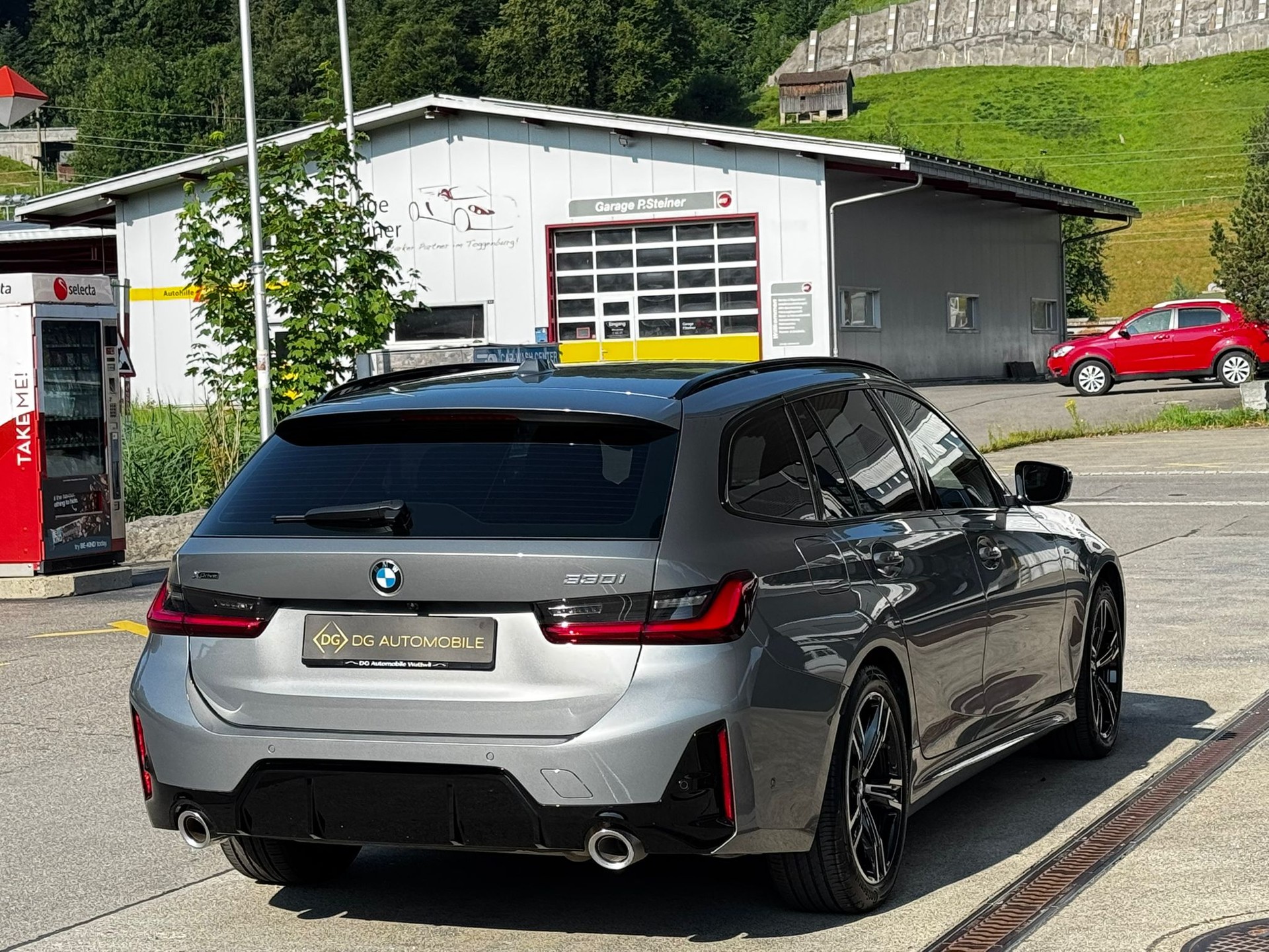 BMW 330i Touring xDrive Steptronic M Sport *Shadow-Line**Live Cockpit**245PS**Modell 2025*-image-5