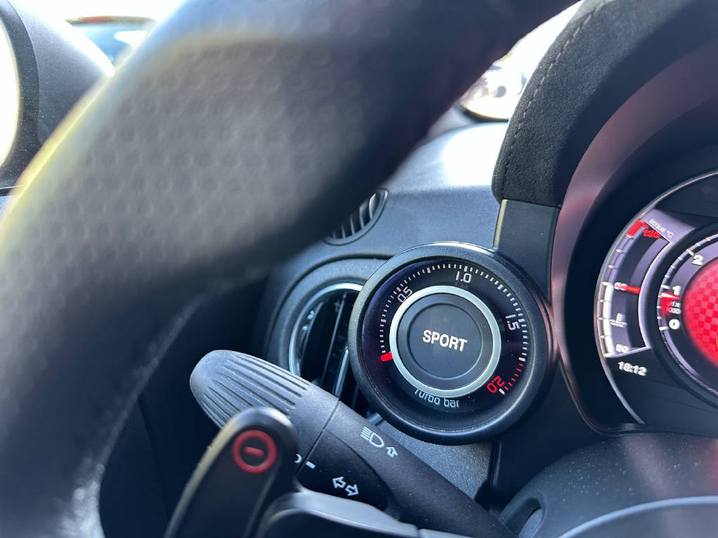 FIAT 595 Abarth 1.4 T-Jet 180 70 Anniversario-image-12